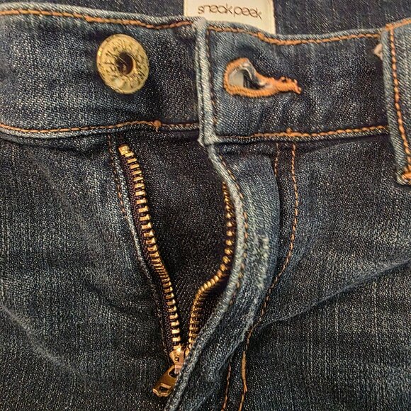 Sneakpeek Mid-Rise Shorts, Size M - Picture 4 of 7